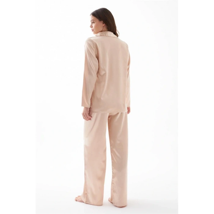 Moda Kadın Bej Oversize Saten Pijama Takımı – Rahat Kesim Şık Ev Giyim Seti
