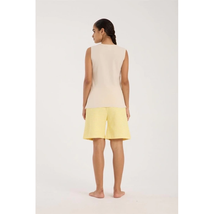 Moda Kadın Beyaz Kurdele Detaylı Sarı Çizgili Şortlu Pijama Takımı