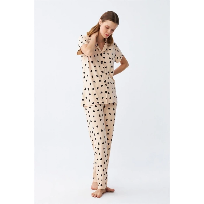 Moda Kadın Krem Rengi Kalp Desenli Önden Düğmeli Pijama Takımı