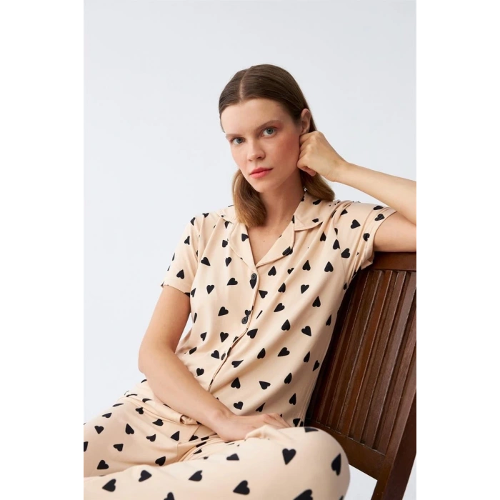 Moda Kadın Krem Rengi Kalp Desenli Önden Düğmeli Pijama Takımı