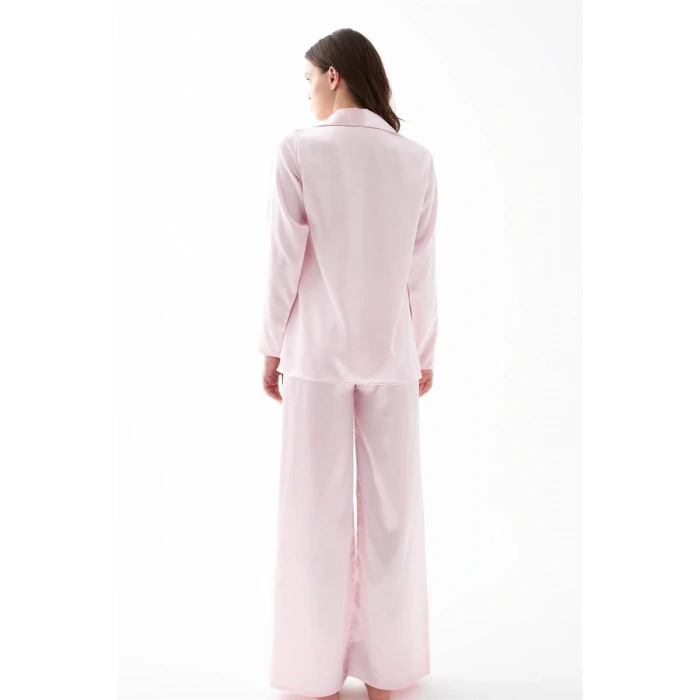 Moda Kadın Pembe Oversize Saten Pijama Takımı – Rahat Kesim Şık Ev Giyim Seti