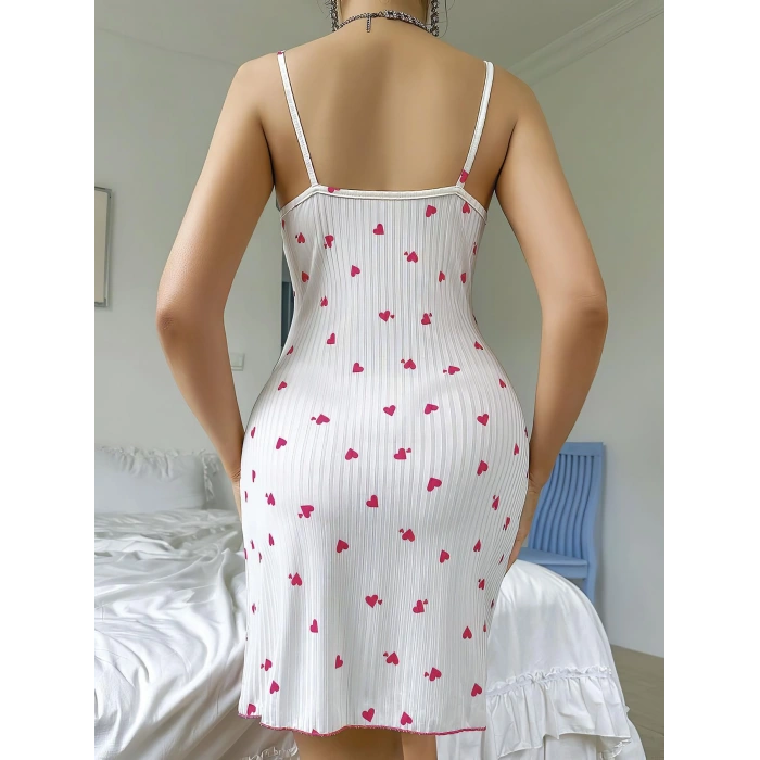 Şık Tasarım Pamuklu Beyaz Üstüne Kalp Desenli Dantel İşlemeli Gecelik