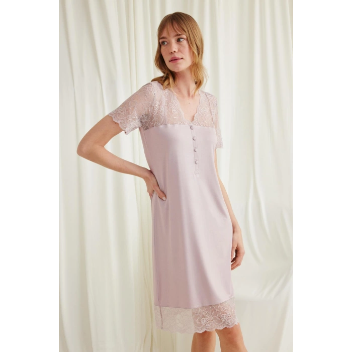 Yakası Kolu Omzu Ve Etek Ağzı Dantelli Önü Düğmeli Gecelik