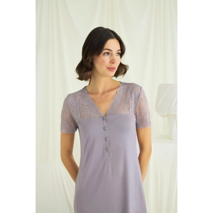 Yakası Kolu Ve Omzu Ve Eteği Dantelli Önü Düğmeli Gecelik