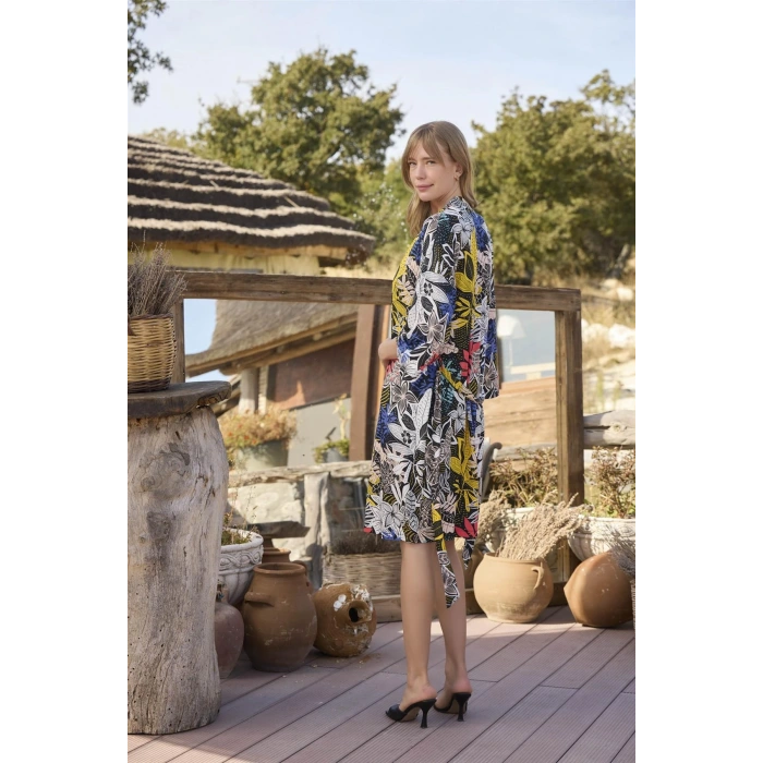 Yaprak Desenli Dantelli Ve Dekolteli Sabahlık Takımı