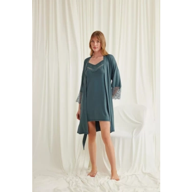 Dekolteli Yakası Ve Kolu Dantelli Sabahlık Takımı