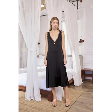 Göğüs Ve Sırt Dekolteli Dantelli Saten Gecelik