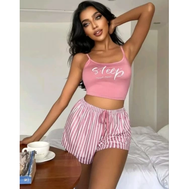 Kadın Pembe Çizgili Desen Askılı Şortlu Pijama Takımı Rahat Şık 2’li Set