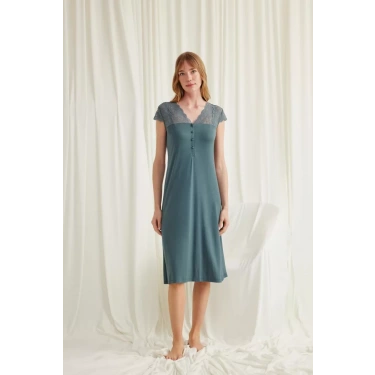 Kolu Omzu Ve Yakası Dantelli Önü Düğmeli Gecelik