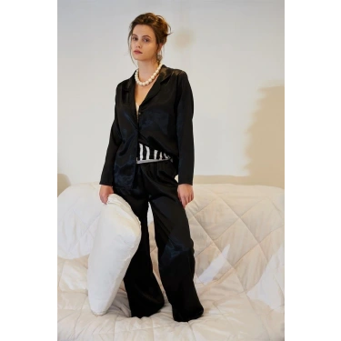 Moda Kadın Siyah Oversize Saten Pijama Takımı – Rahat Kesim Şık Ev Giyim Seti