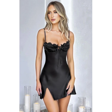 Özel Tasarım Yırtmaçlı İnce Askılı Dantel İşlemeli Siyah Mini Saten Gecelik