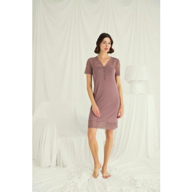 Yakası Kolu Omzu Ve Eteği Dantelli Önü Düğmeli Gecelik