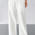 Kadın Beyaz Bol Kesim Cepli Geniş Paça Dökümlü Pantolon