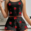 Pamuklu Siyah Üstüne Çilek Desen Fitilli Askılı Şortlu Pijama Takımı