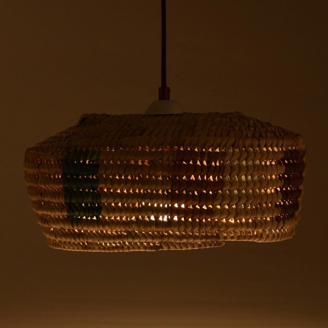 Kendi Hasır Tavan Aydınlatma