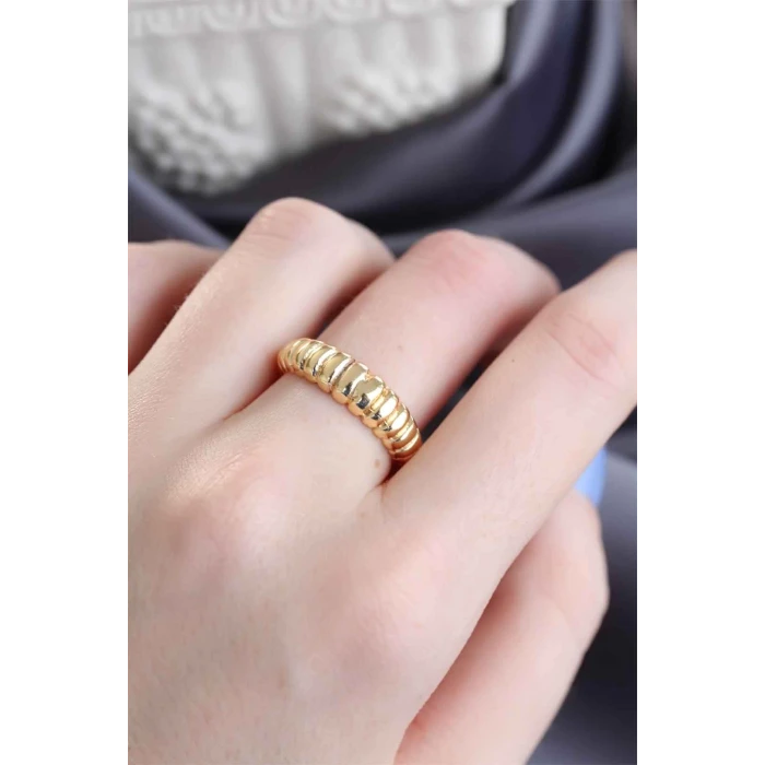 Altın Renk Ayarlamalı Burgu Kadın Yüzük