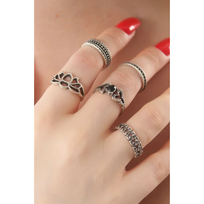 Gümüş Renk Lotus Model Siyah Kristal Taş Detay Bayan Yüzük Kombin