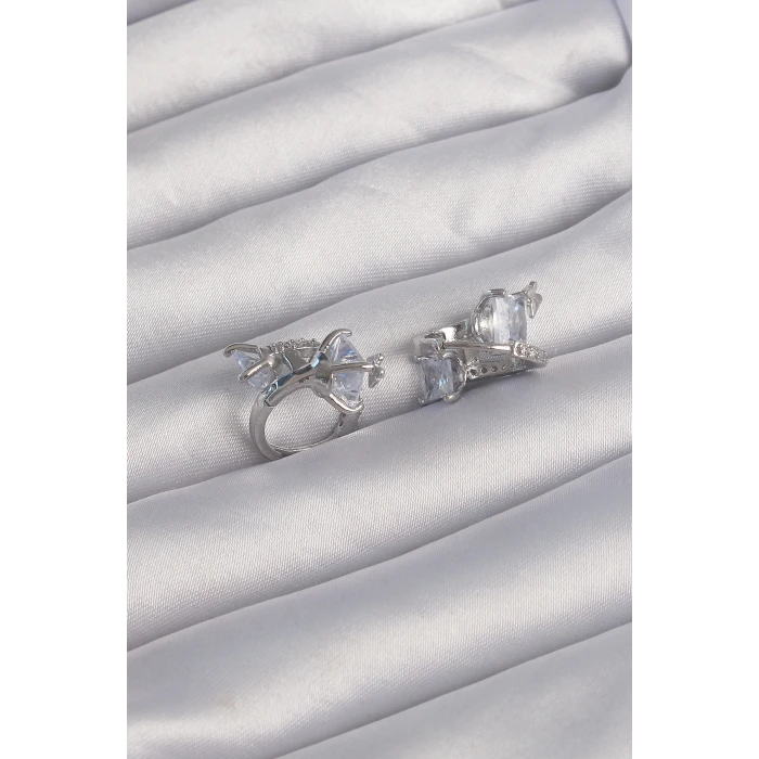 Pirinç Gümüş Renk İri Zirkon Taşlı Kıvrımlı Minimal Kelebekli Halka Küpe