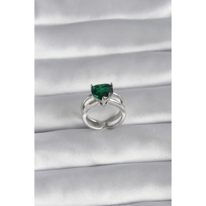 Pirinç Gümüş Renk Yeşil Zirkon Taşlı Tek Taş Model Kadın Yüzük