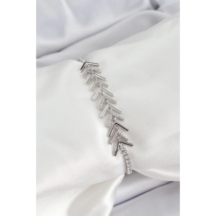 Pirinç Gümüş Renk Zirkon Taşlı Balık Sırtı Kadın Bileklik