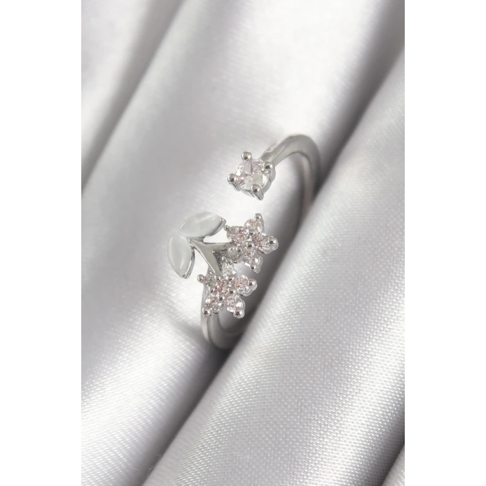 Pirinç Gümüş Renk Zirkon Taşlı Çiçek Model Kadın Yüzük