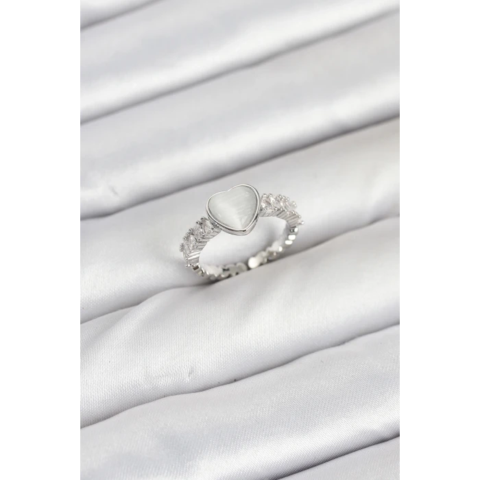 Pirinç Gümüş Renk Zirkon Taşlı Kalpli Kadın Yüzük