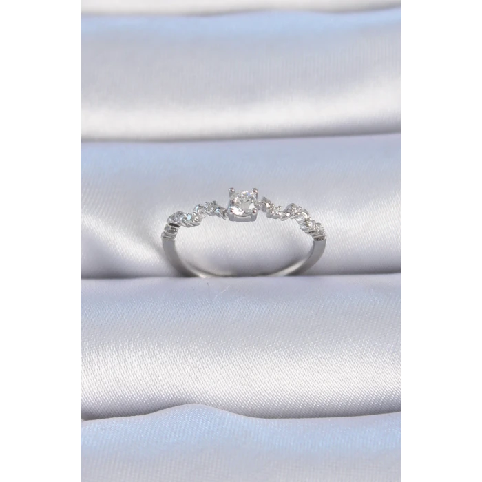 Pirinç Gümüş Renk Zirkon Taşlı Tek Taş Model Kadın Yüzük