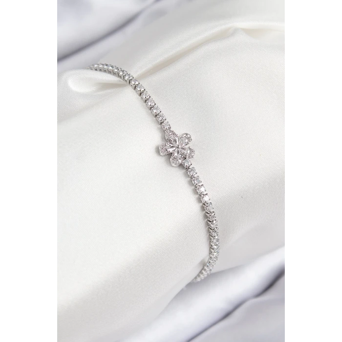 Pirinç Zirkon Taşlı Çiçek Model Gümüş Renk Kadın Bileklik