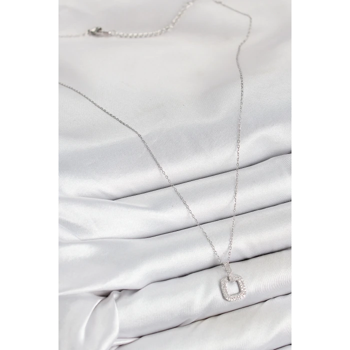 Pirinç Zirkon Taşlı Kare Model Gümüş Renk Kadın Kolye