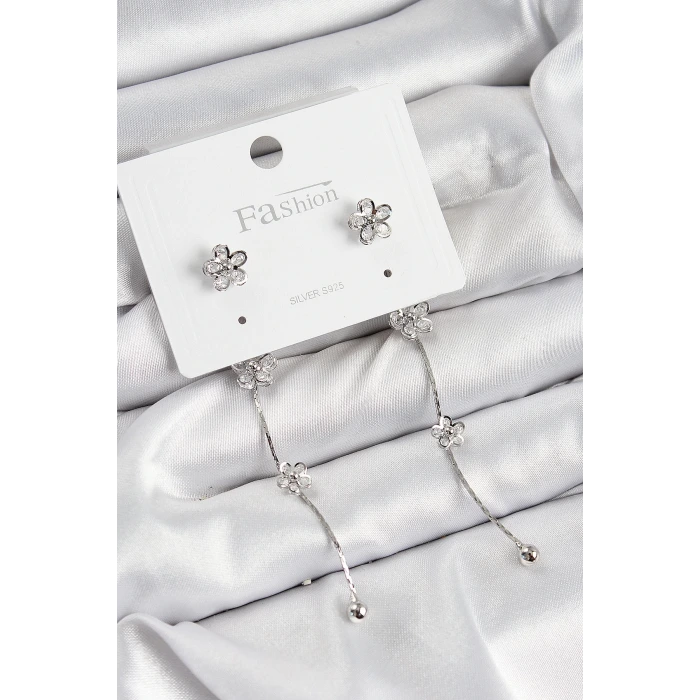 Pirinç Zirkon Taşlı Sallantılı Çiçek Model Gümüş Renk 925 Ayar Gümüş Çivi Kadın Küpe