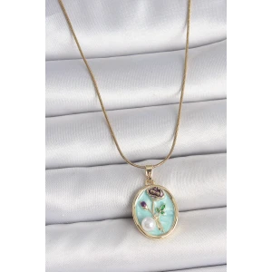 316L Çelik Gold Renk Zincir Mavi Çiçek İşlemeli İnci Detay Portre Model Kadın Kolye