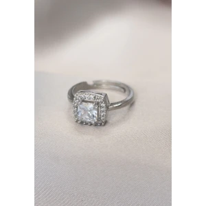 Gümüş Renk Baget ve Zirkon Taşlı Kare Yüzük