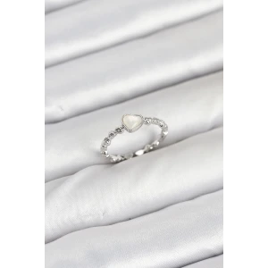 Pirinç Gümüş Renk Kalpli Model Kadın Yüzük