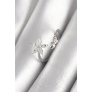 Pirinç Gümüş Renk Zirkon Taşlı Çiçek Model Kalp Detay Kadın Yüzük