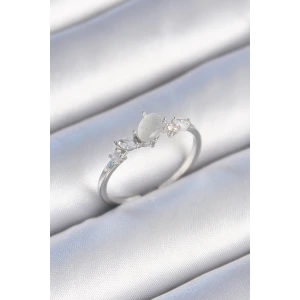 Pirinç Gümüş Renk Zirkon Taşlı Oval Beyaz Mineli Kadın Yüzük