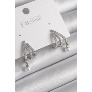 Pirinç Gümüş Renk Zirkon Taşlı Pençe Model İnci Detay Kadın Küpe