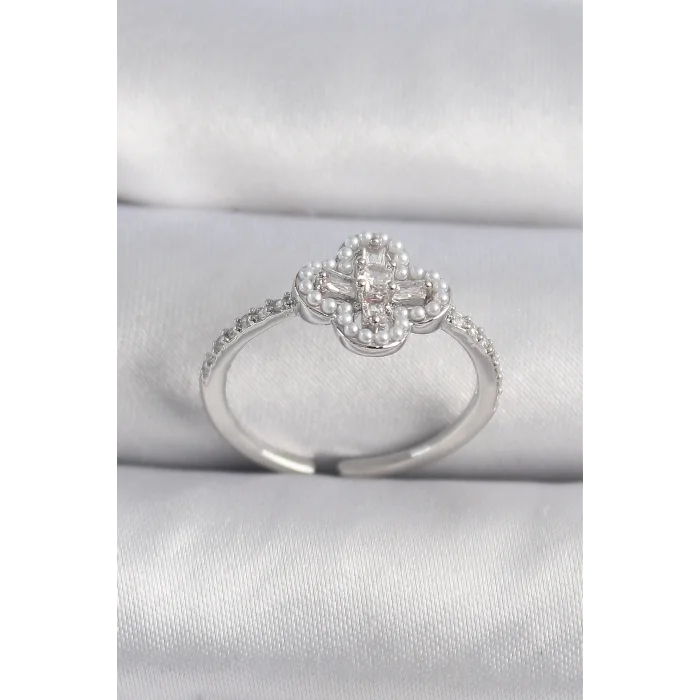 Pirinç Gümüş Renk Zirkon Taşlı Yonca Model İnci Detay Kadın Yüzük