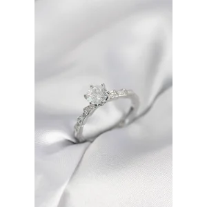 Gümüş Renk Zirkon Taşlı Tek Taş Model Kadın Yüzük