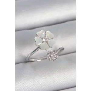 Pirinç Gümüş Renk Beyaz Mineli Çiçek Model Zirkon Taş Detay Kadın Yüzük