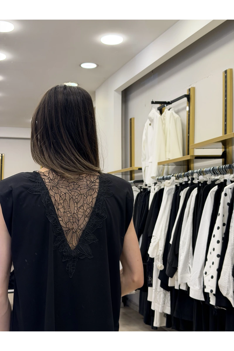 Acew Arka Dantel Detaylı Vatkalı Tshirt