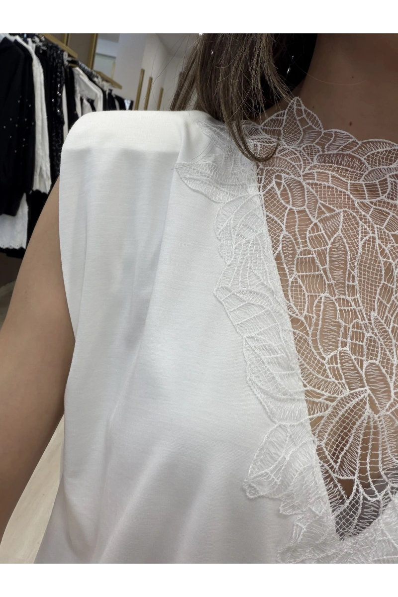 Acew Arka Dantel Detaylı Vatkalı Tshirt