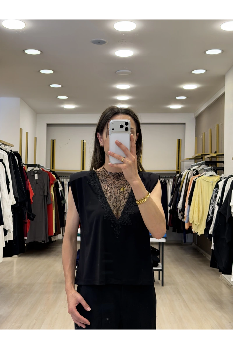 Acew Arka Dantel Detaylı Vatkalı Tshirt