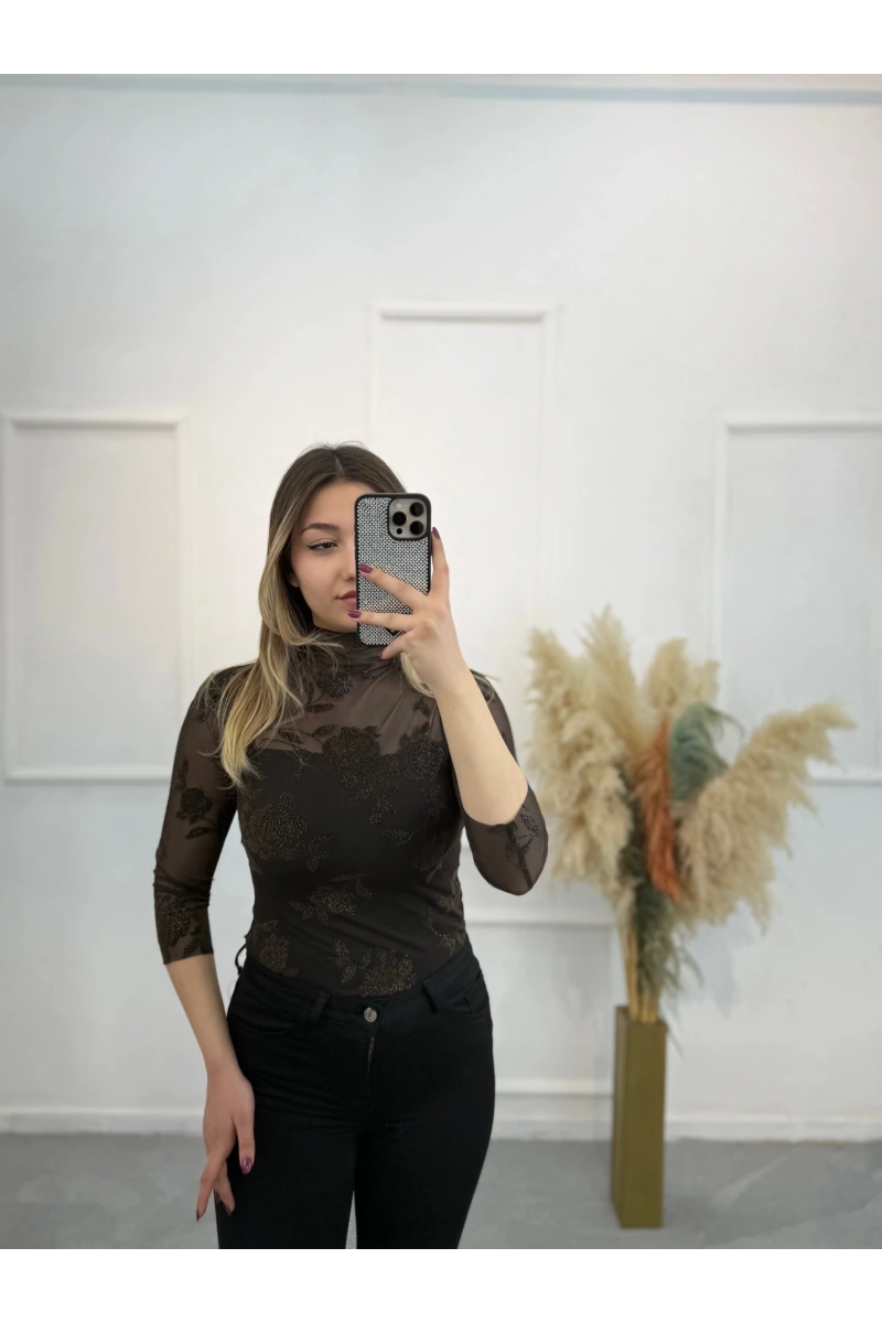 Gül İşlemeli Transparan Bluz