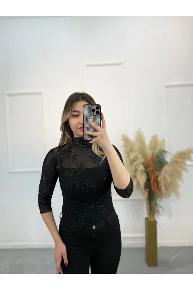 Gül İşlemeli Transparan Bluz