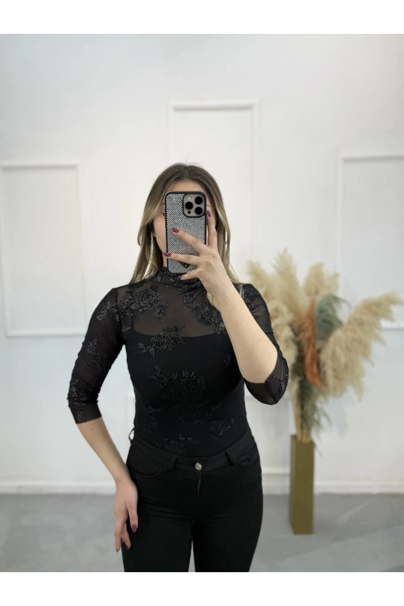Gül İşlemeli Transparan Bluz