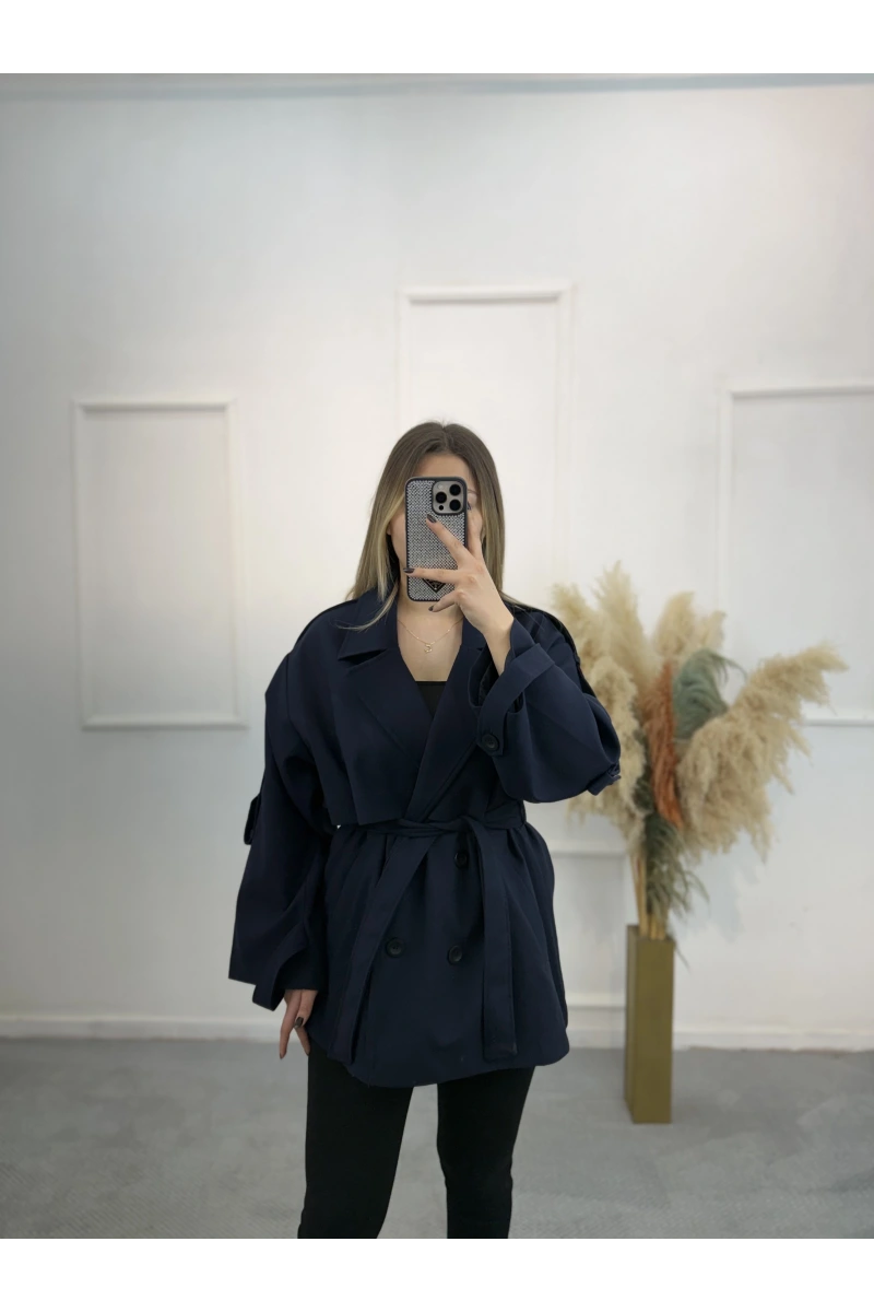 Per Düğme Detaylı Kısa Trençkot