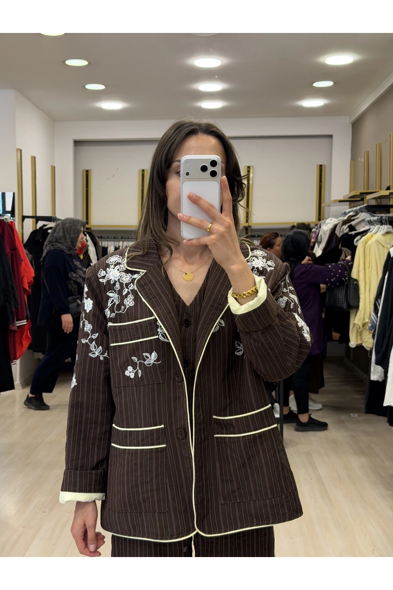 Twist Çizgi Desen Nakışlı Yelek Ve Blazer Üçlü Takım