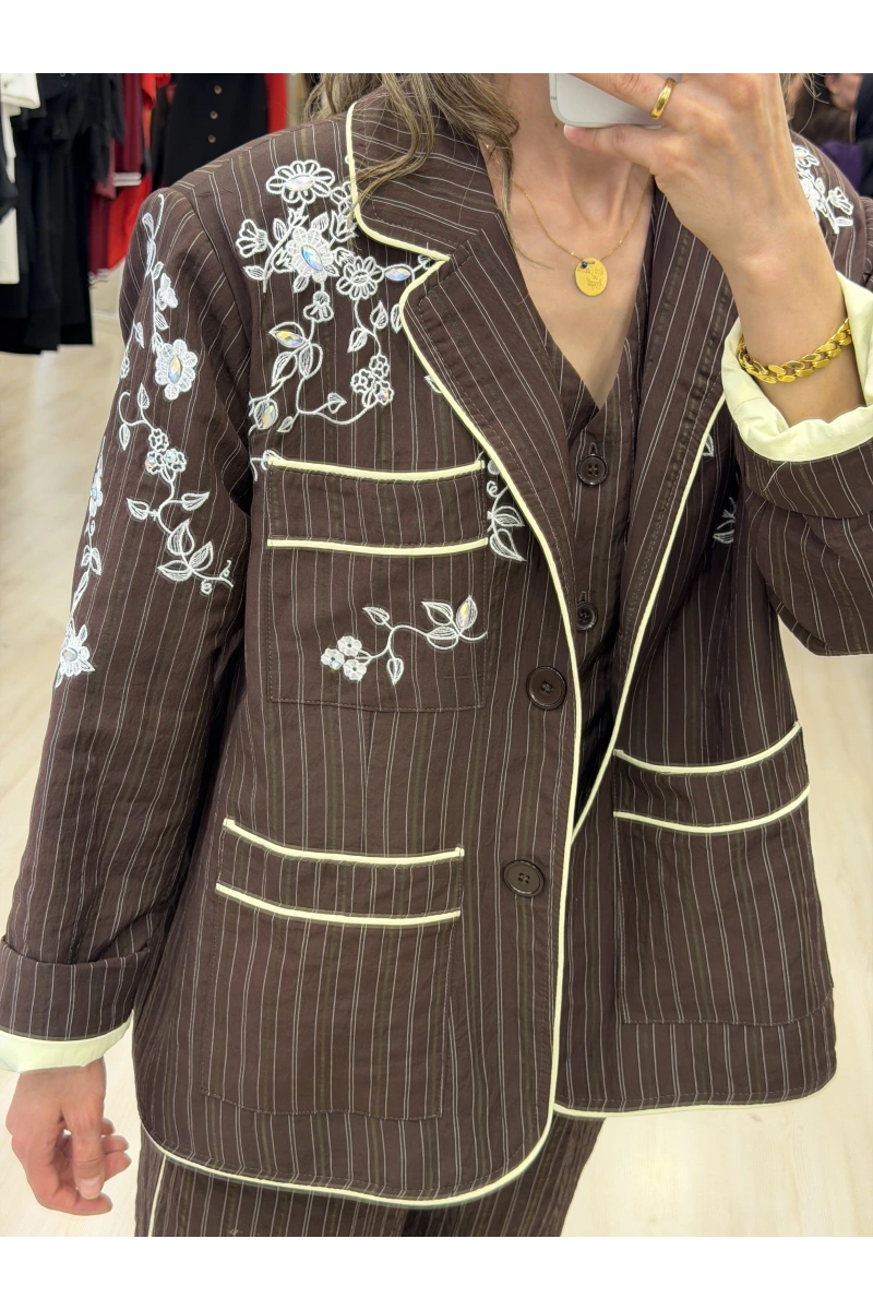 Twist Çizgi Desen Nakışlı Yelek Ve Blazer Üçlü Takım