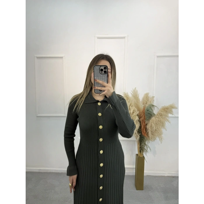 Gold Düğme Detaylı Pileli Triko Elbise