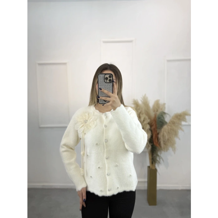 Çiçek Broşlu Taş Detaylı Sakallı Triko Hırka